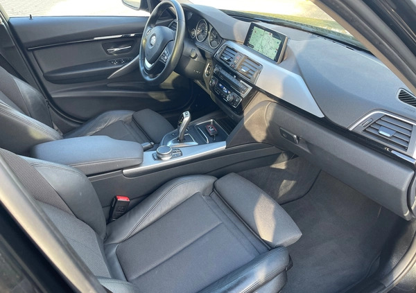 BMW Seria 3 cena 58999 przebieg: 220000, rok produkcji 2017 z Skalbmierz małe 631
